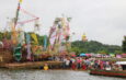 กาญจนบุรี  นักท่องเที่ยว และประชาชน ร่วมงานประเพณีลอยเรือสะเดาะเคราะห์