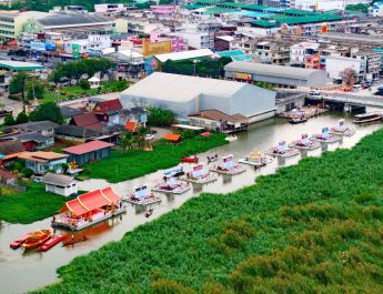 สุพรรณบุรี ขบวนนาวาบูชาธรรมอัญเชิญเครื่องสักการะบูชาพระมงคลเทพมุนี