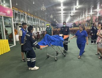 นครปฐม  สารเคมีโรงงานทำน้ำแข็ง รั่วไหล เร่งอพยพชาวบ้านกว่าร้อยชีวิต