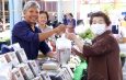 สุพรรณบุรี ห้างดังนำสินค้าชุดนักเรียนร่วมโครงการไทยช่วยไทยซื้อ1แถม1ลดค่าครองชีพ