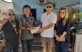 กาญจนบุรี   “บอสเอท”ปธ.กองทุนสวัสดิการสื่อมวลชนมอบเงินช่วยเหลือ เพื่อนสื่อที่เจ็บป่วย
